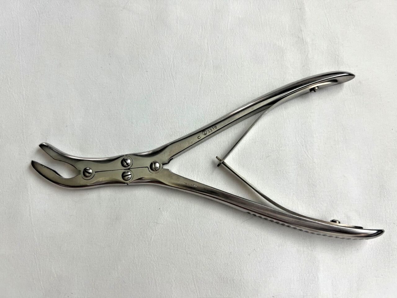 ZIMMER 3319 Orthopedic Bone Rongeur 6mm Curved Jaws 7-1/4" Length — photo 1