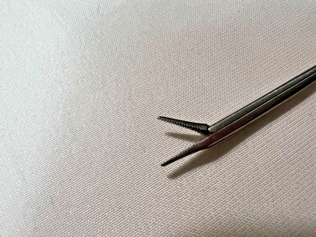 XOMED 3721018 8mm Serrated Jaws Tapered 5-3/4" L House Alligator Crimper Forceps — photo 4
