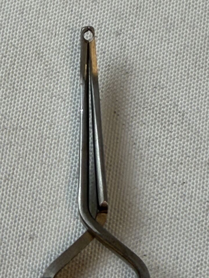 ARTHREX AR-8941F Self Retaining Holding Forceps — photo 3