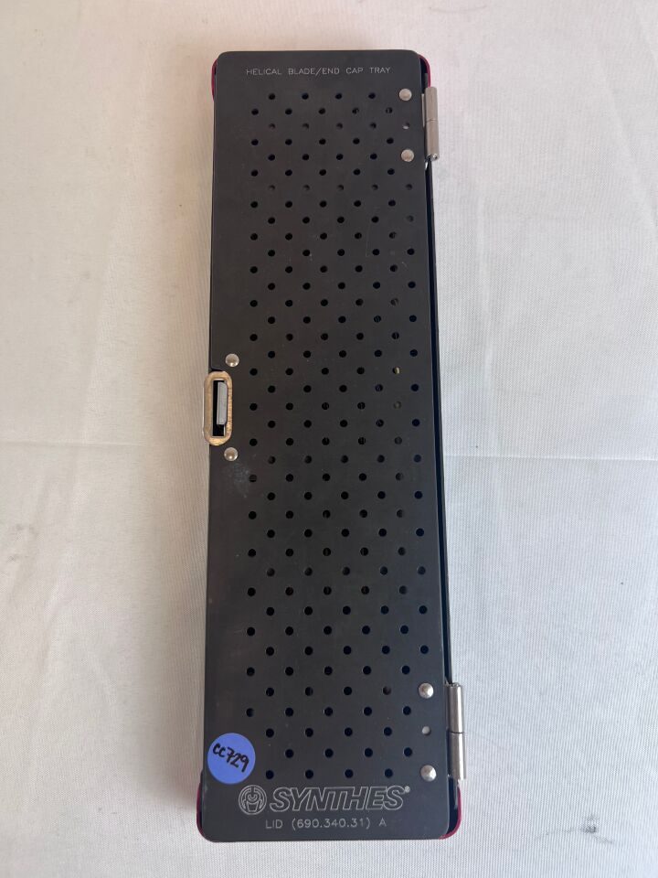 SYNTHES Various Helical Blades / End Caps Tray — photo 2