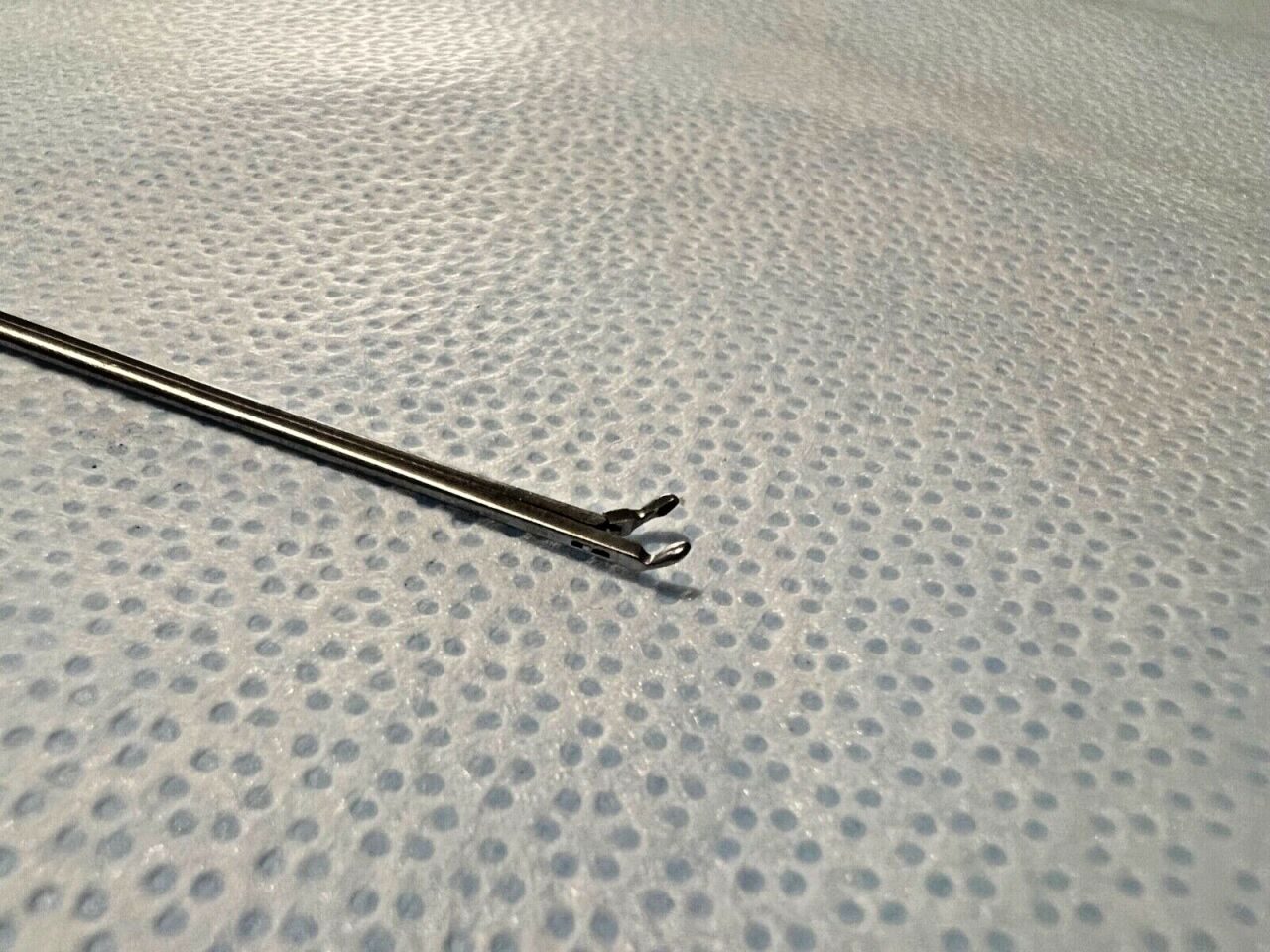 STORZ 227251 Cupped Ear Forceps Curved Right 45deg X 10cm — photo 3
