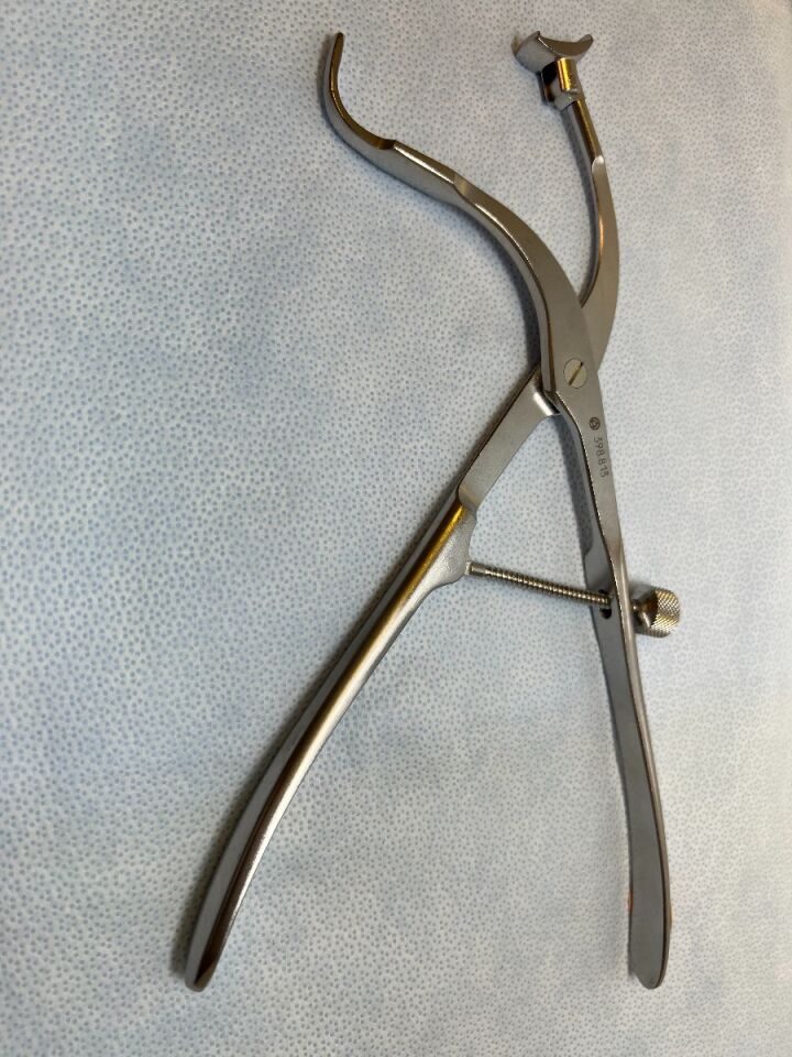 SYNTHES 398.813 Size 2 Swivel Foot Plate Holding Forceps — photo 5