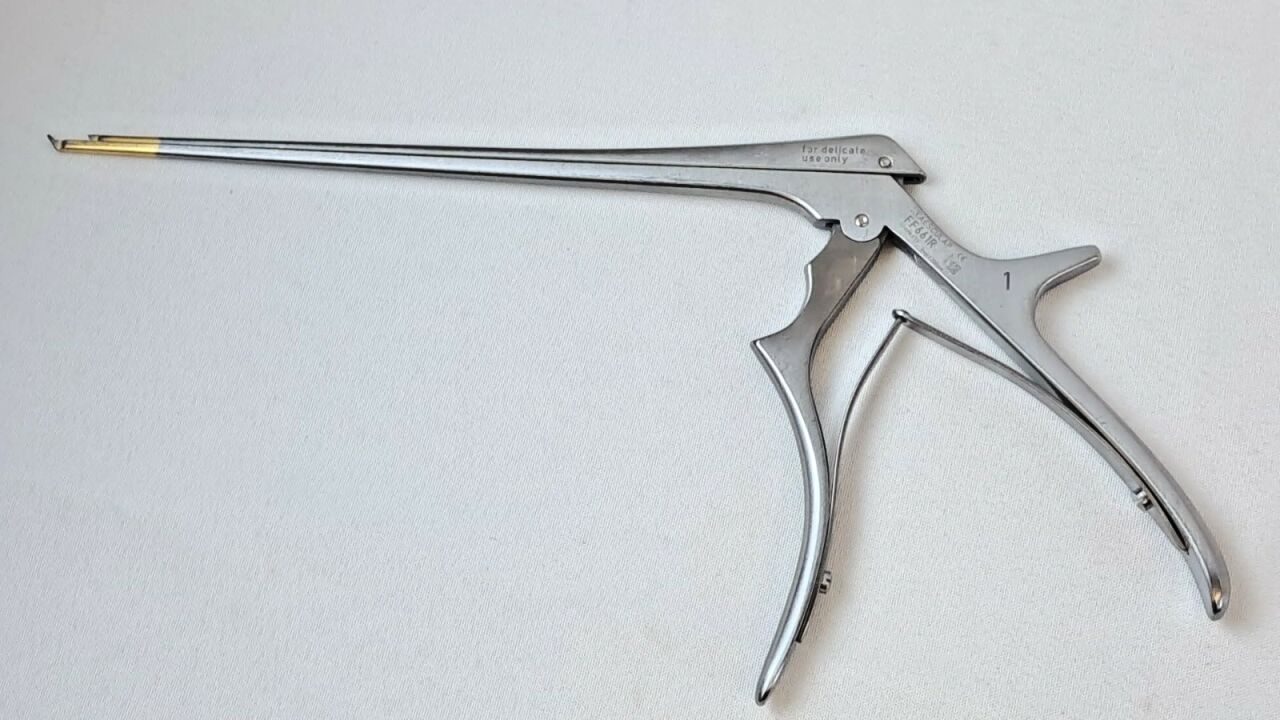 AESCULAP FF661R Kerrison Bone Punch Rongeur 1mm 130° Up 7 7/8 Thin Footplate