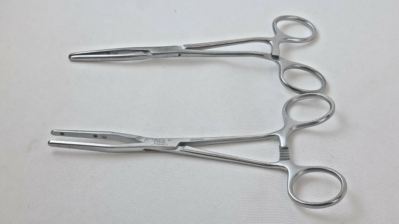 V. MUELLER CV5020 Fogarty Hydragrip Straight Clamp Forceps Lot of 2