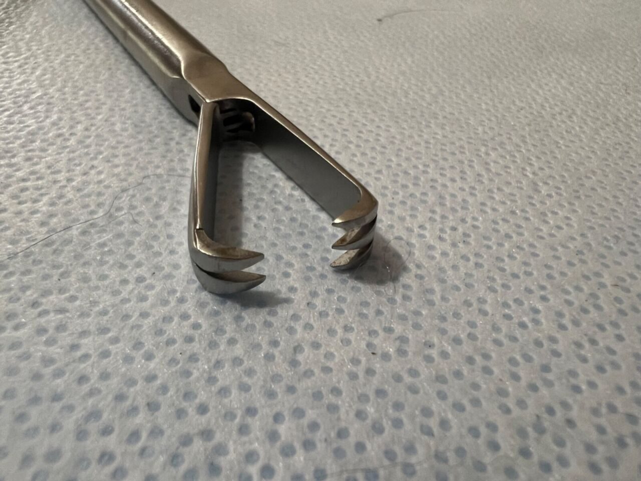 ENDOPLUS 10mm x 35cm Laparoscopic Claw Forcep w/ 2x3 Teeth — photo 4