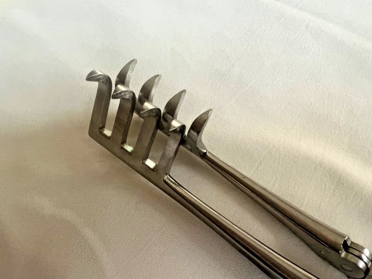 CODMAN 50-1165 Adson-Beckman Thyroid Retractor 4x4 Sharp Prongs — photo 4
