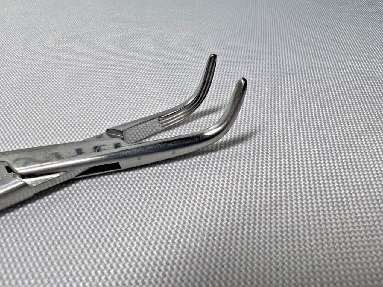 SKLAR  Short Curved Hemostatic Forceps 7" w/ Longitudinally Grooved Jaws — photo 3