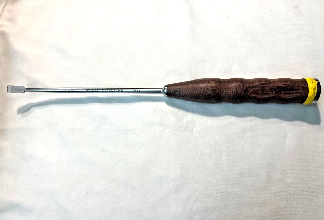 MEDTRONIC 807-923 Angled Osteotome 13-1/2" Length