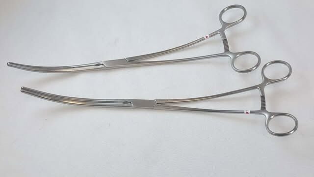 CODMAN 37-1143 & 37-1142 DeBakey Classic Clamp & DeBakey Aorta Clamp Set — photo 2