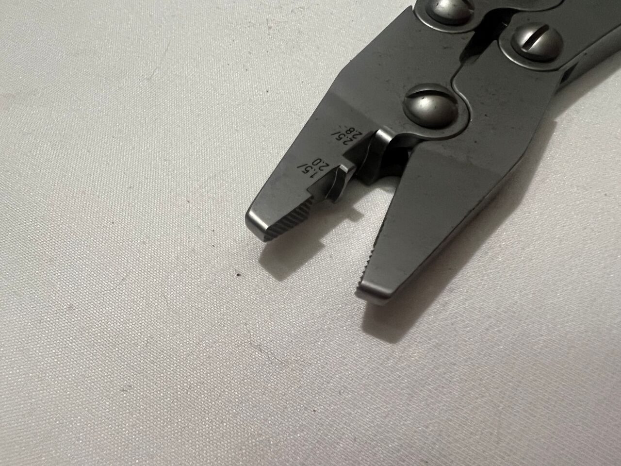 SYNTHES 03.503.040 Plate Bending Pliers Right — photo 2