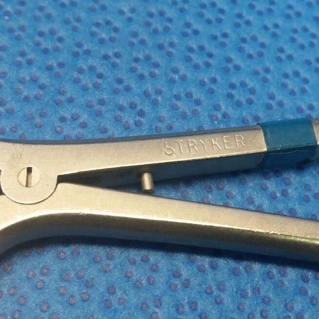 STRYKER 300-034-602 3.4mm Hooked 30deg Left Arthroscopy Hook Scissor Forcep — photo 5