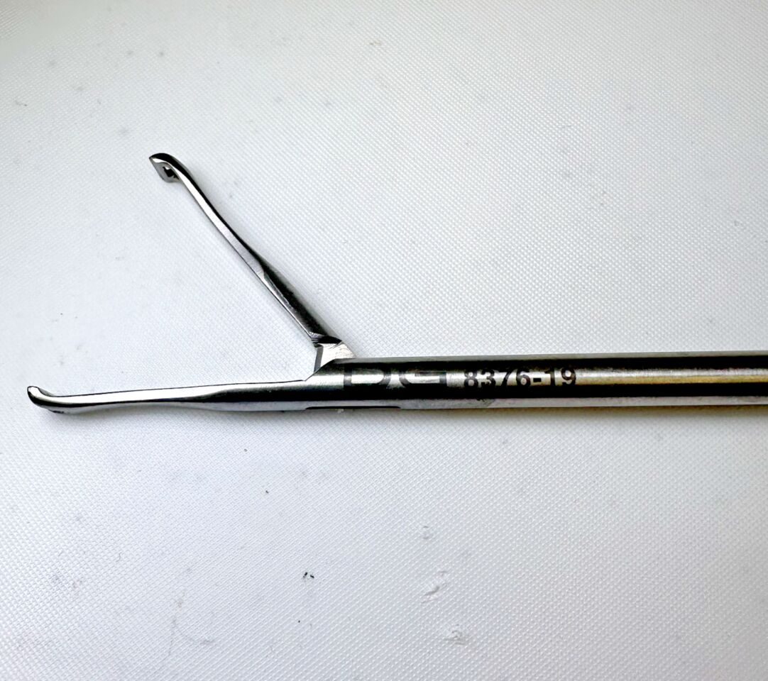 DAVIS-GECK 8376-19 Laparoscopic Small Single Action Babcock Grasper w/ Ratchet — photo 6