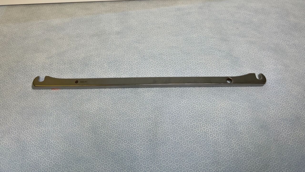 SYNTHES 388.91 Spine Left Bending Iron — photo 4