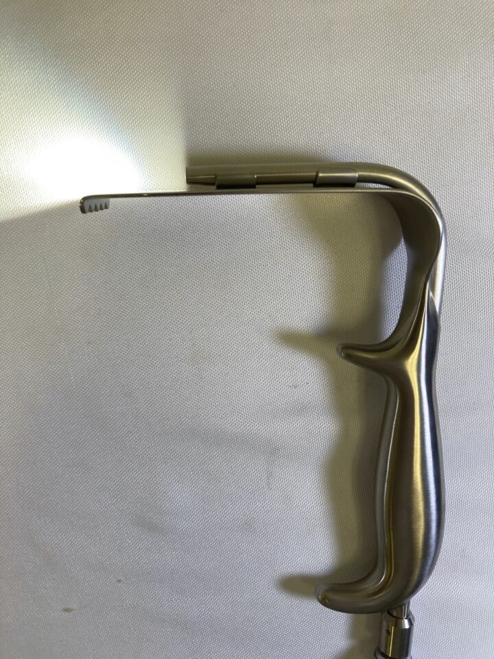 LUXTEC 00-1459 Tebbetts Lighted Breast Retractor w/ Teeth 1.25" x 4" Blade