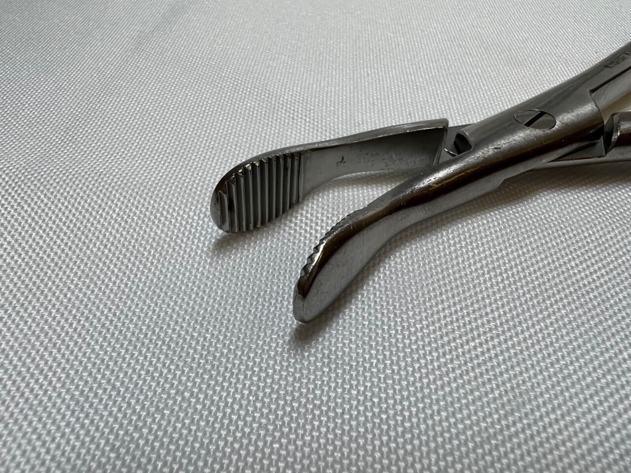 KMEDIC KM46-188 Pediatric Cast Breaker 7" Deep Serrated Tips — photo 3
