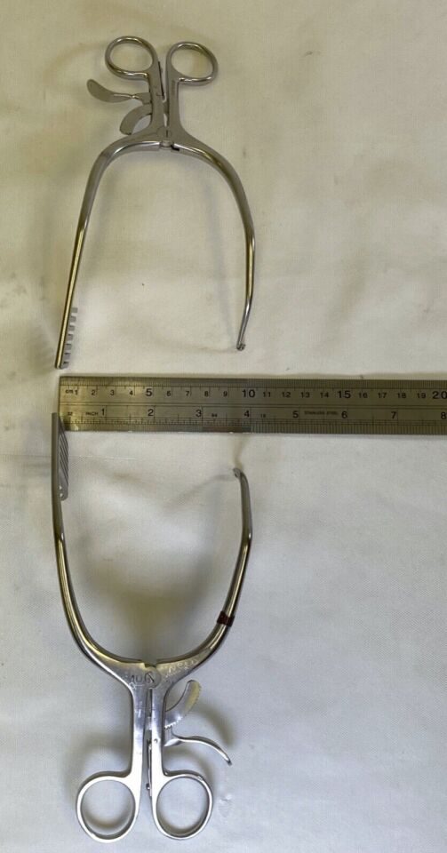 CODMAN 50-1366 & 50-1365 Pair of Walton Laminectomy Retractors 32mm x 32mm Sharp — photo 8