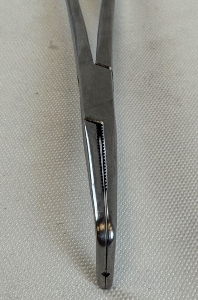 KARL STORZ 28035Z Right Angle Clamp Forcep w/ Notched Jaws 7.75" — photo 6