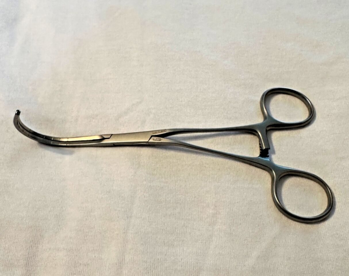 CODMAN 37-1910 Cooley Classic Acutely Curved Calibrated Aorta Clamp
