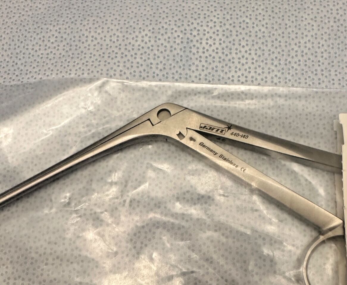 INTEGRA 440-140 Blakesley Forceps Angled Up 90deg Size 1 WL 4-1/2" — photo 3