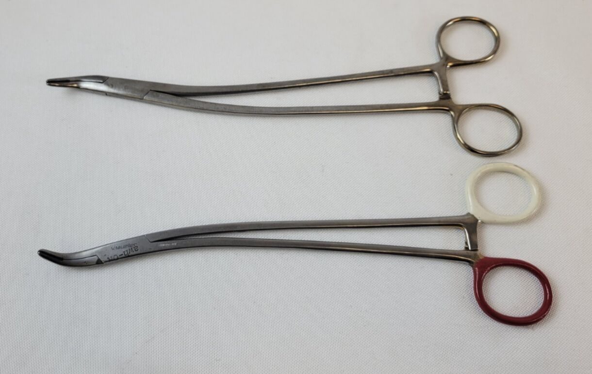 V. MUELLER SU-16141 Set   Vital Stratte Needle Holder, Curved R + L, 9¼"