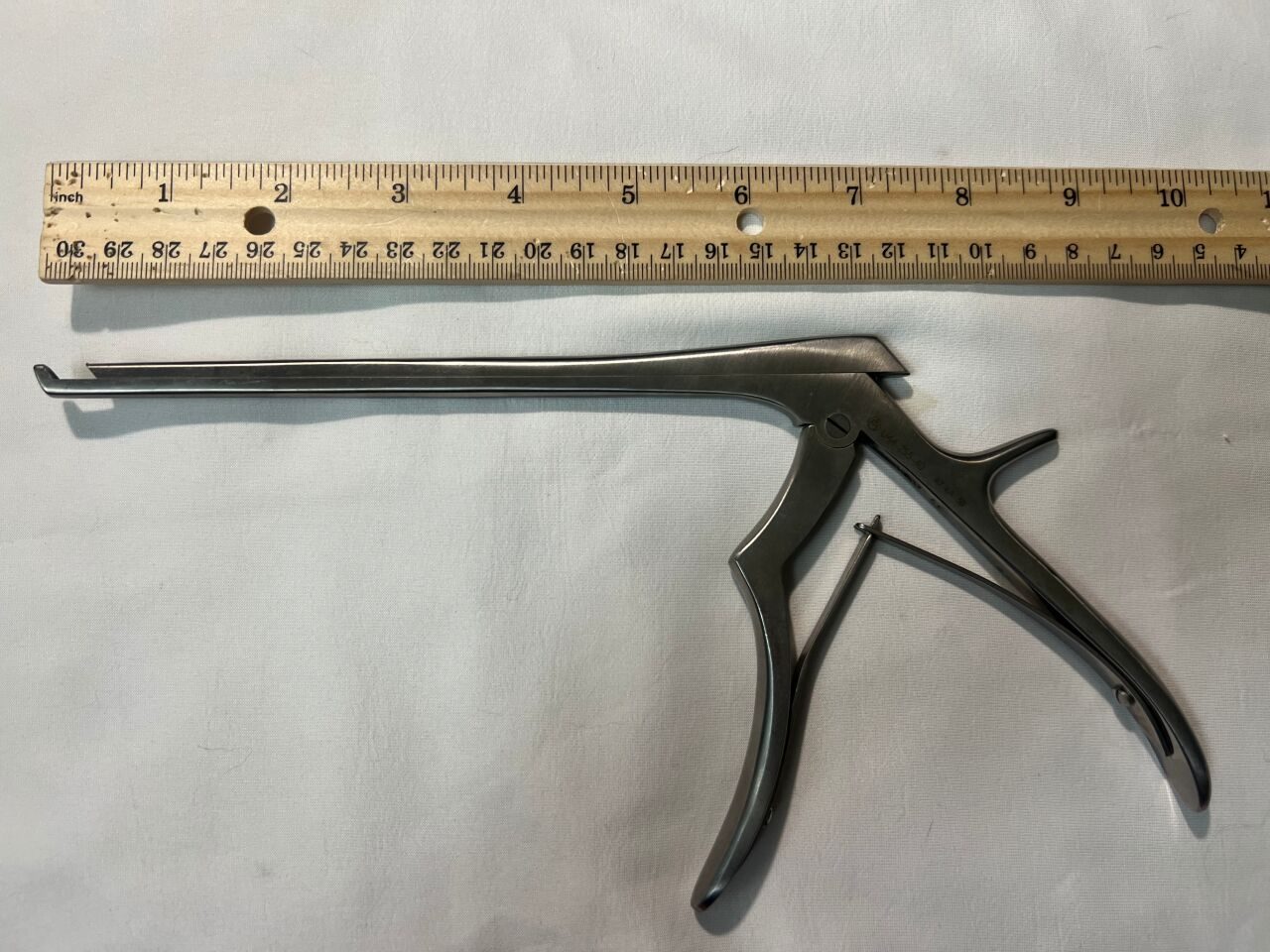 SYNTHES U44-255-40 Laminectomy Rongeur Punch 4mm X 40deg — photo 2