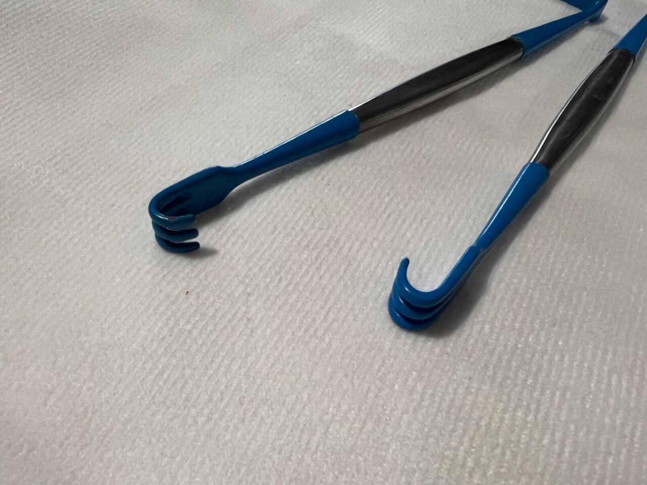 CODMAN  Lot of 2 Stainless Double-Ended Blue Retractors 3 Prong 6-1/2" Length — photo 4