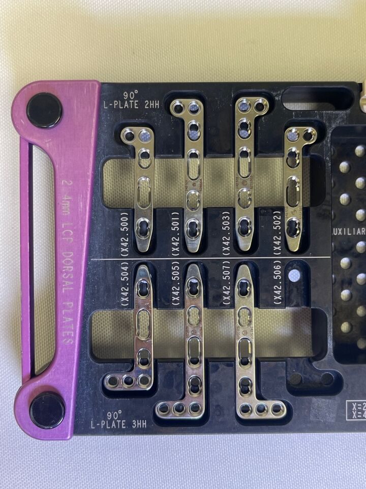 SYNTHES 2.4mm LCP Dorsal Distal Radius Plates — photo 3