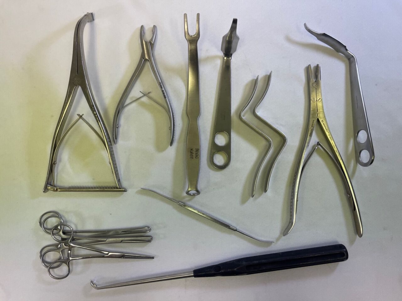VARIOUS   Innomed Symmetry Zimmer Ortho Knee Set w/ Sterilization Tray — photo 3