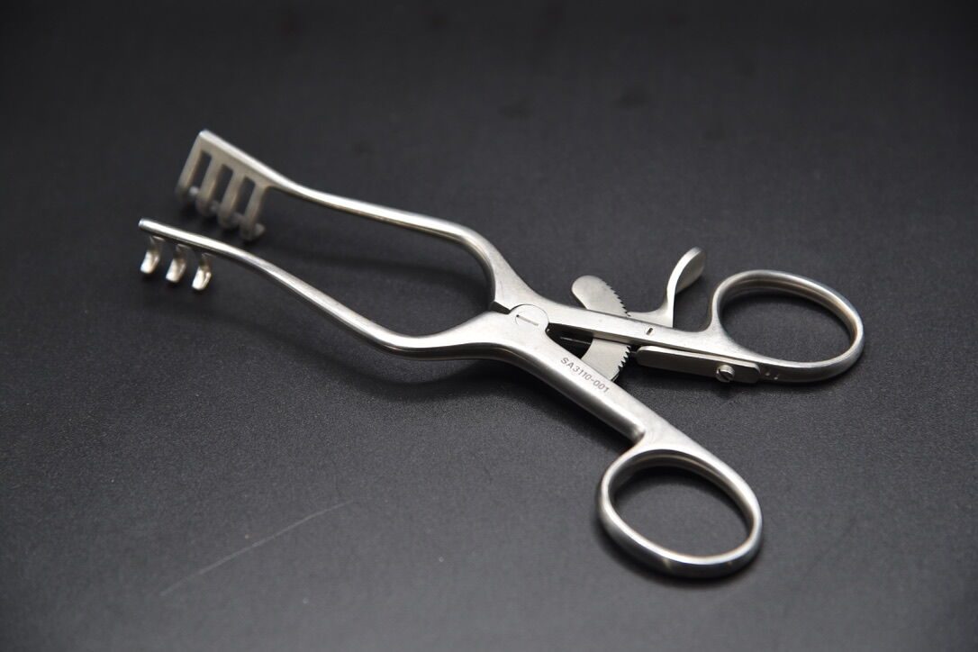 JARIT SA3110-001 V. Mueller SU3110-001 Weitlaner Retractor, Blunt, Overall Length 5.5", 3x4 Prongs