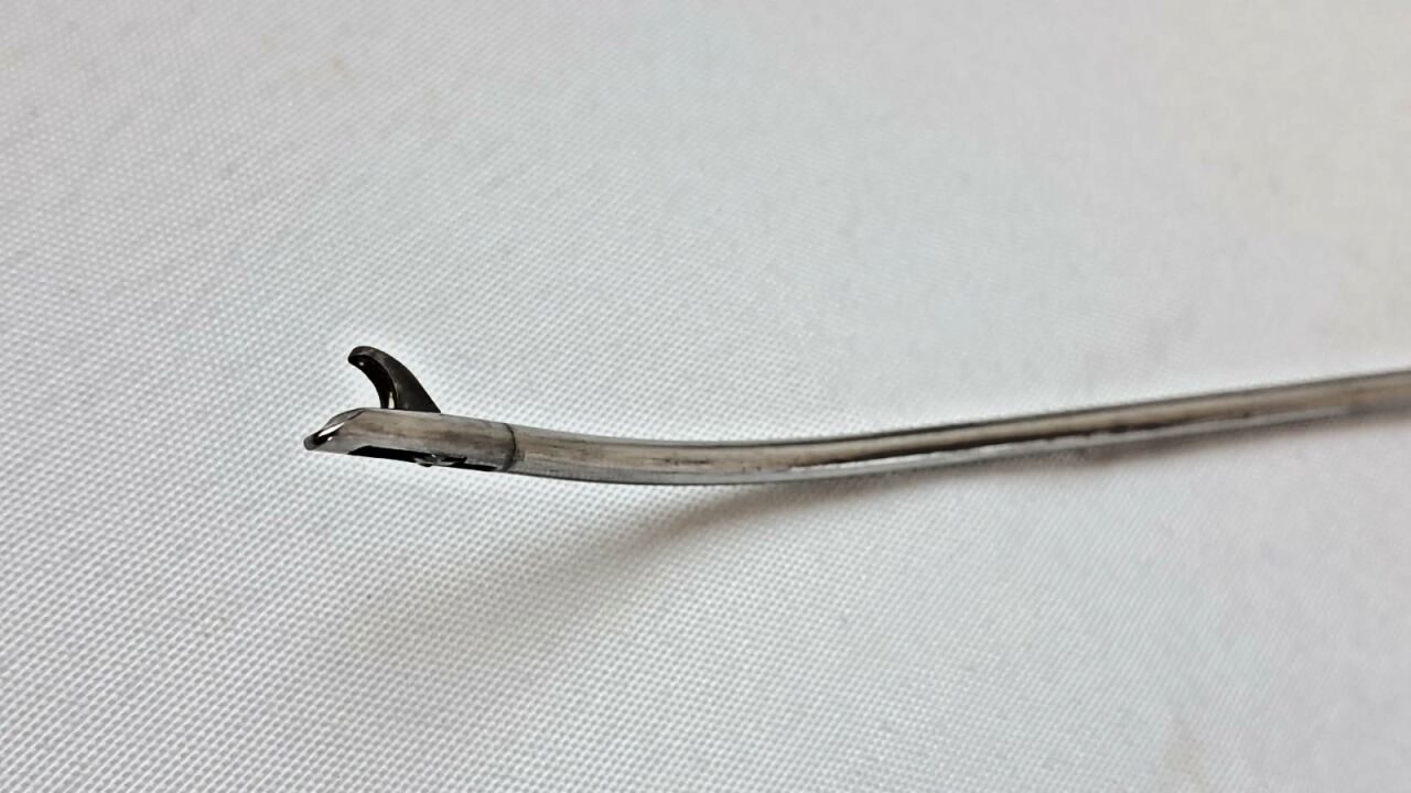 LINVATEC Shutt  1.1212 B-Scoop Arthroscopic Forceps 30 Deg Curved Left 3.4mm — photo 4