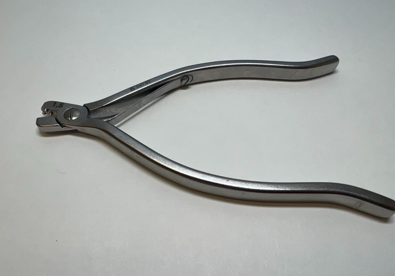 SYNTHES 347.92 Bending Pliers — photo 5