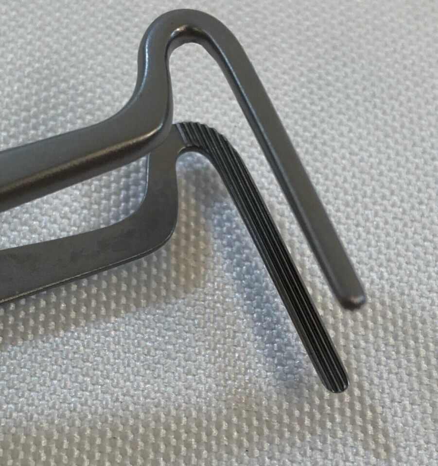 ALCON/GRIESHABER 1-626 Berke Ptosis Clamp 27mm Longitudinal Serrations — photo 6