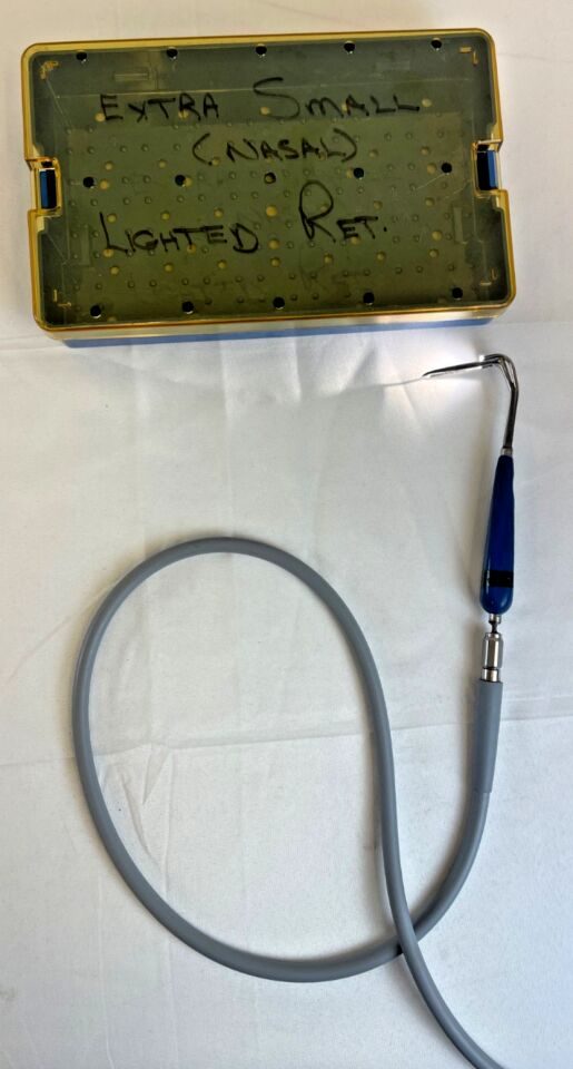 HEYER-SCHULTE 790-1124 Lighted Small Nasal Retractor 1.5" Fenestrated Blade — photo 1