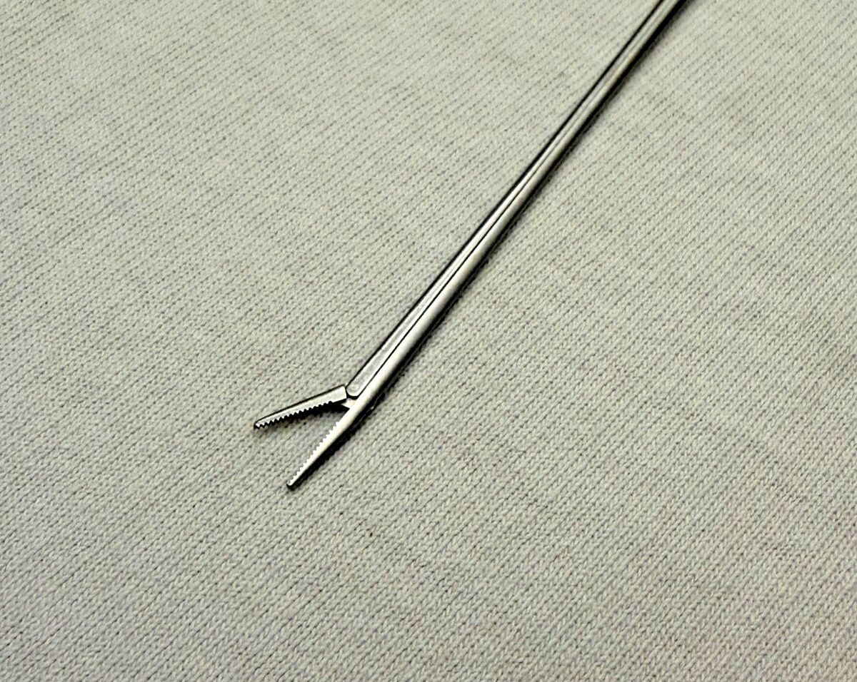 V. MUELLER AU6180 Alligator Forcep Straight Serrated Tips 5-1/8" Length ENT — photo 7