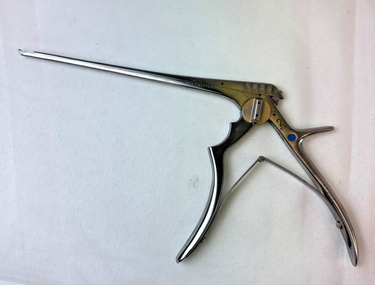 KMEDIC KM59-154 Clean Punch 2MM Forward 40deg Thin Footplate Spinal Punch
