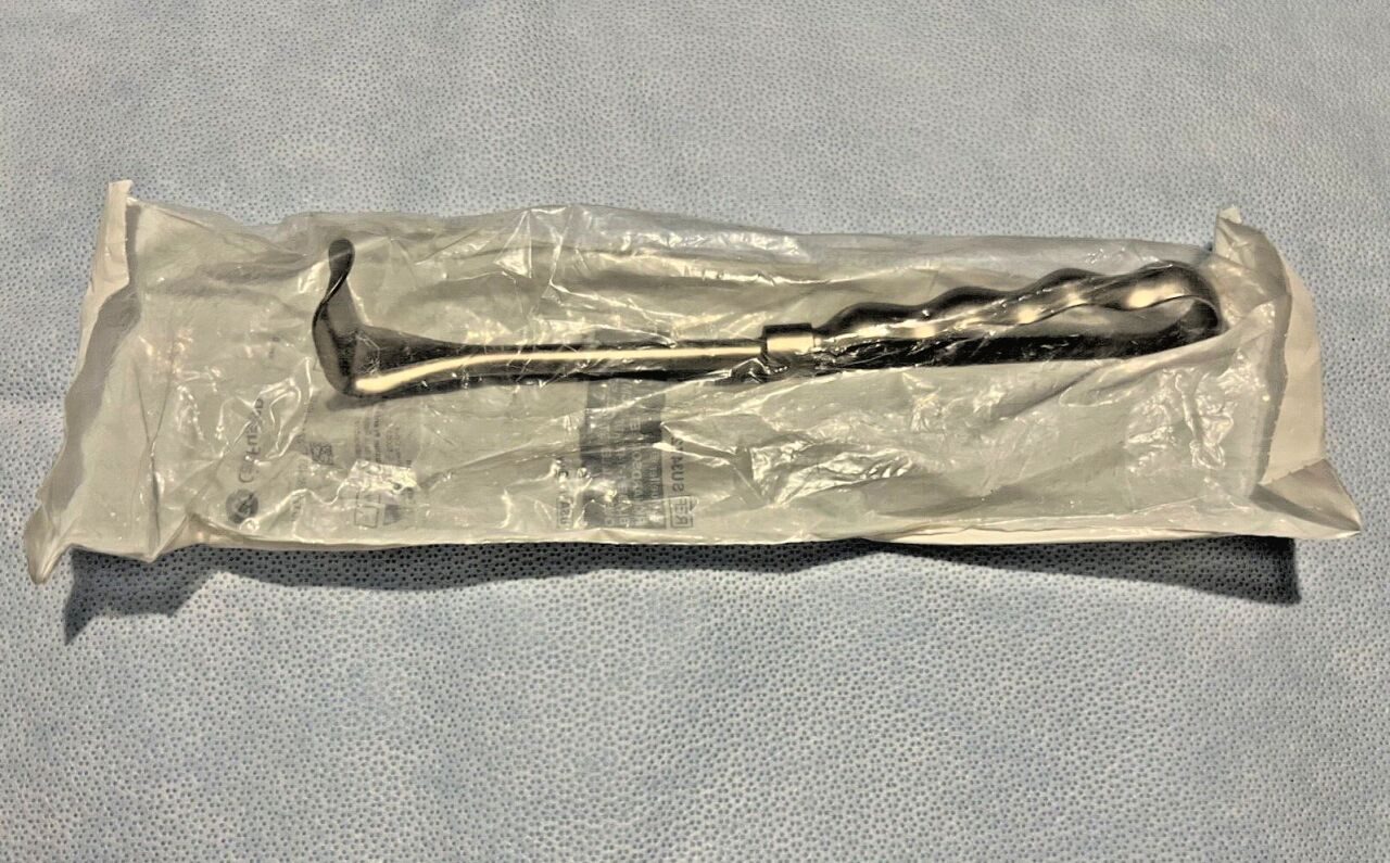 V. MUELLER SU3472 Richardson Retractor Blade 1-1/4" X 1-1/8"
