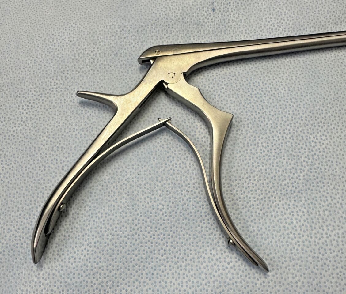SYMMETRY 57-0764 Cervical Kerrison Rongeur 40deg X 4mm UpBite Thin Footplate — photo 2