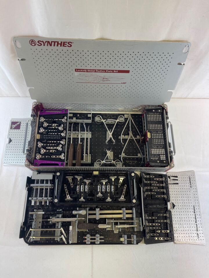 SYNTHES LCP Locking Distal Radius Plate Set