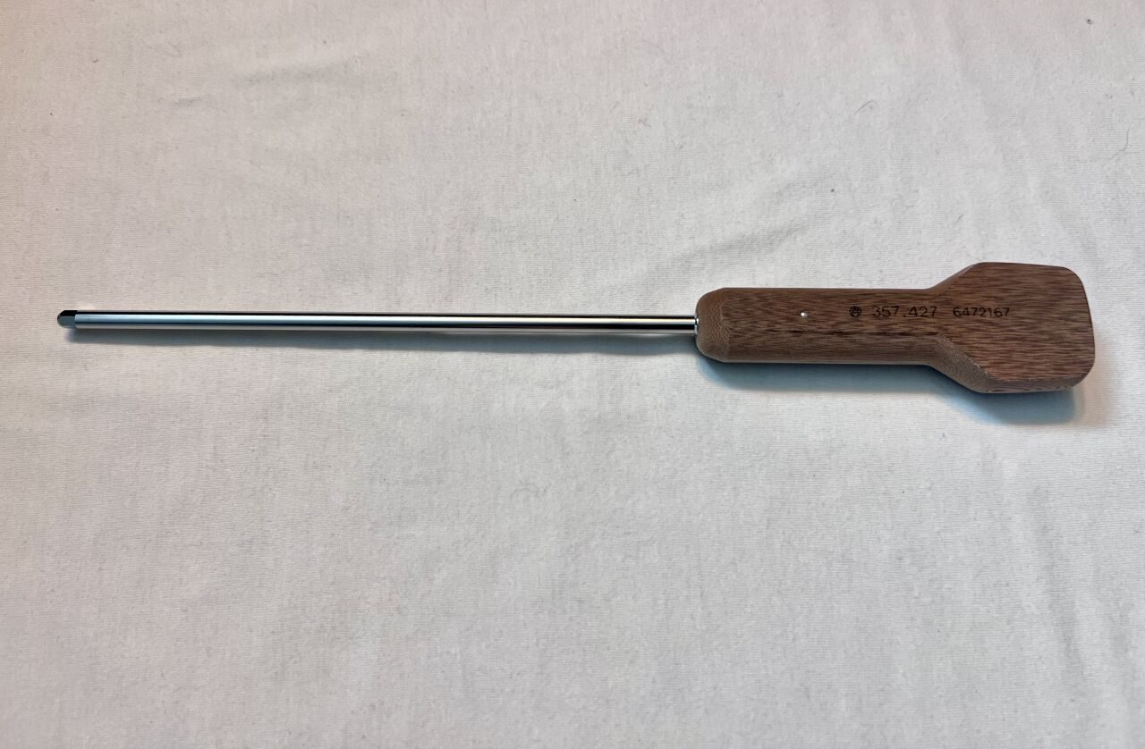 SYNTHES 357.427 Titanium Trochanteric Fixation Hexagonal Driver 5mm — photo 1