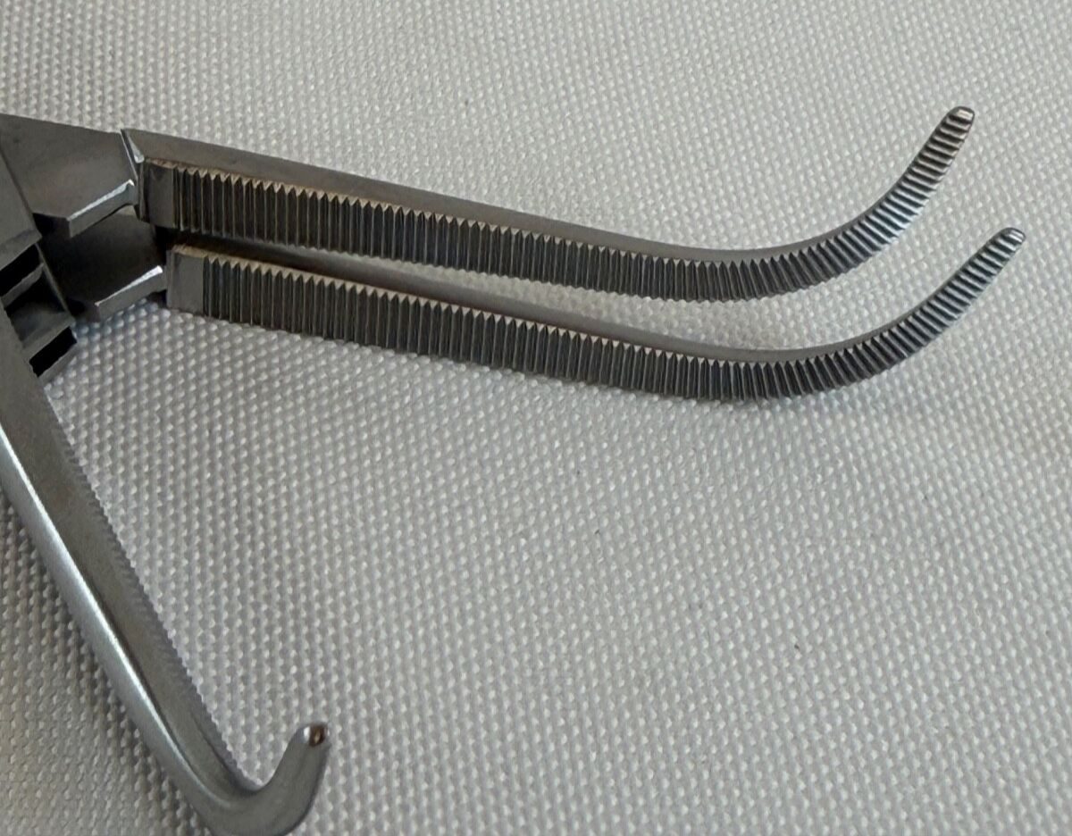 JARIT 305-385 Pair of Mixter Forceps Delicate Full Curve Serrated Blades — photo 4