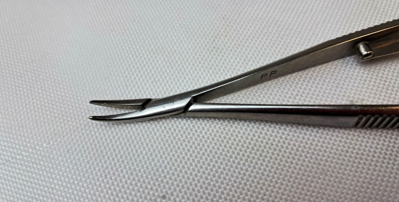 KARL STORZ E3848 Castroviejo Needle Holder 11mm Curved Medium Locking — photo 2