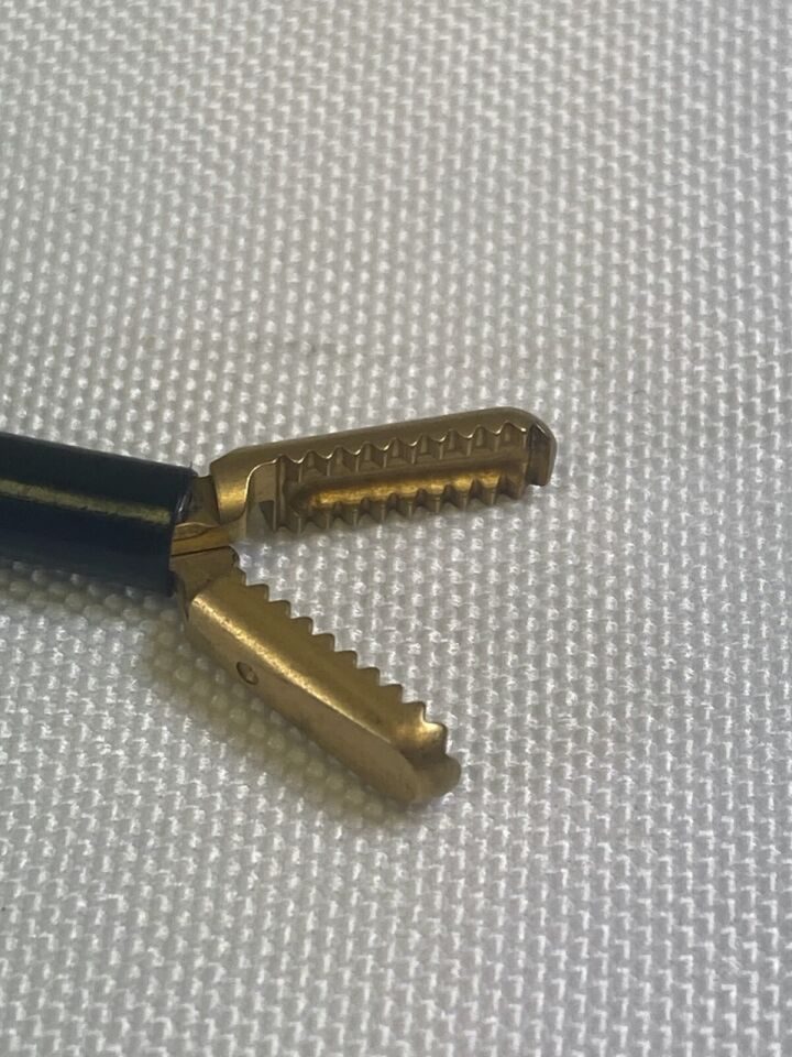 OLYMPUS A6998 Laparoscopic 5mm x 34cm Double Action Ratcheting Cupped Grasper — photo 6