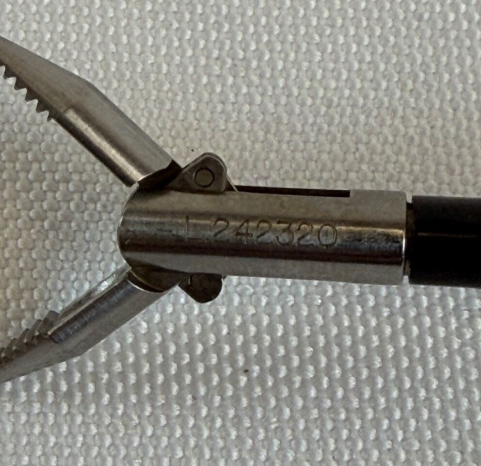 L.242320 Double Action Tapered Tip 5mm x 33cm Laparoscopy Bullet Nose Grasper — photo 2