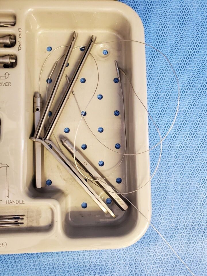 STRYKER 234-500-200 Bioabsorable ACL Set w/ Tray Arthroscopy — photo 3