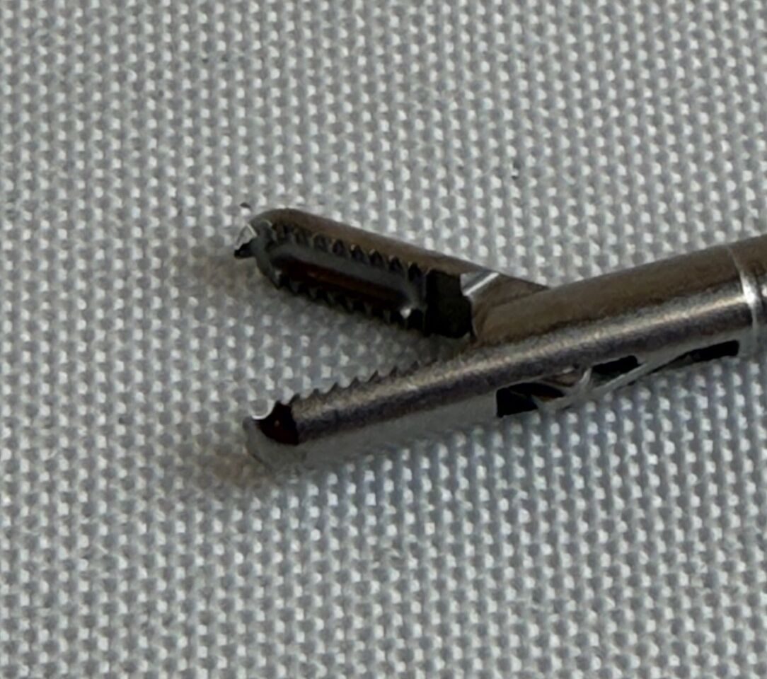 SHUTT-LINVATEC 11.1002 3.3mm Shaft Alligator Grasper w/ Ratchet Arthroscopic — photo 5