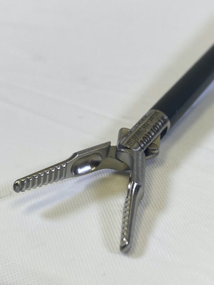 SYMMETRY 90-1030 Bottle Nose Dolphin Dissecting Forceps 5mm x 32cm Insulated — photo 8