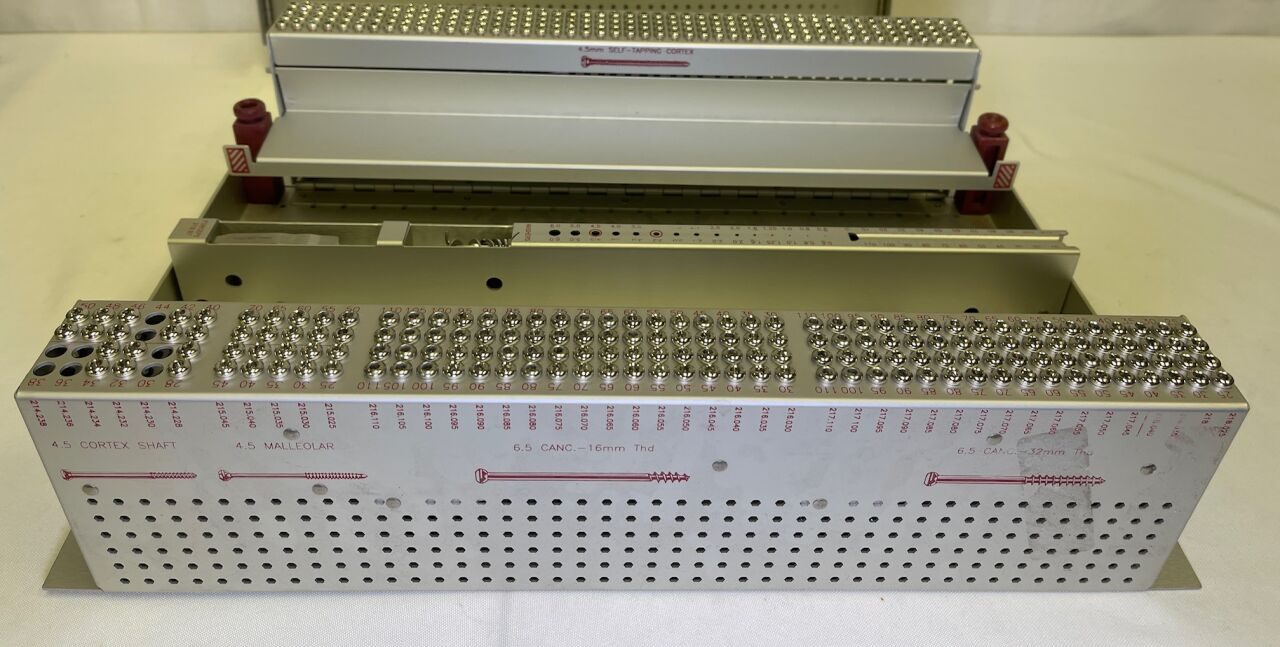 SYNTHES  Large Fragment System Plates Screws Instruments — photo 5