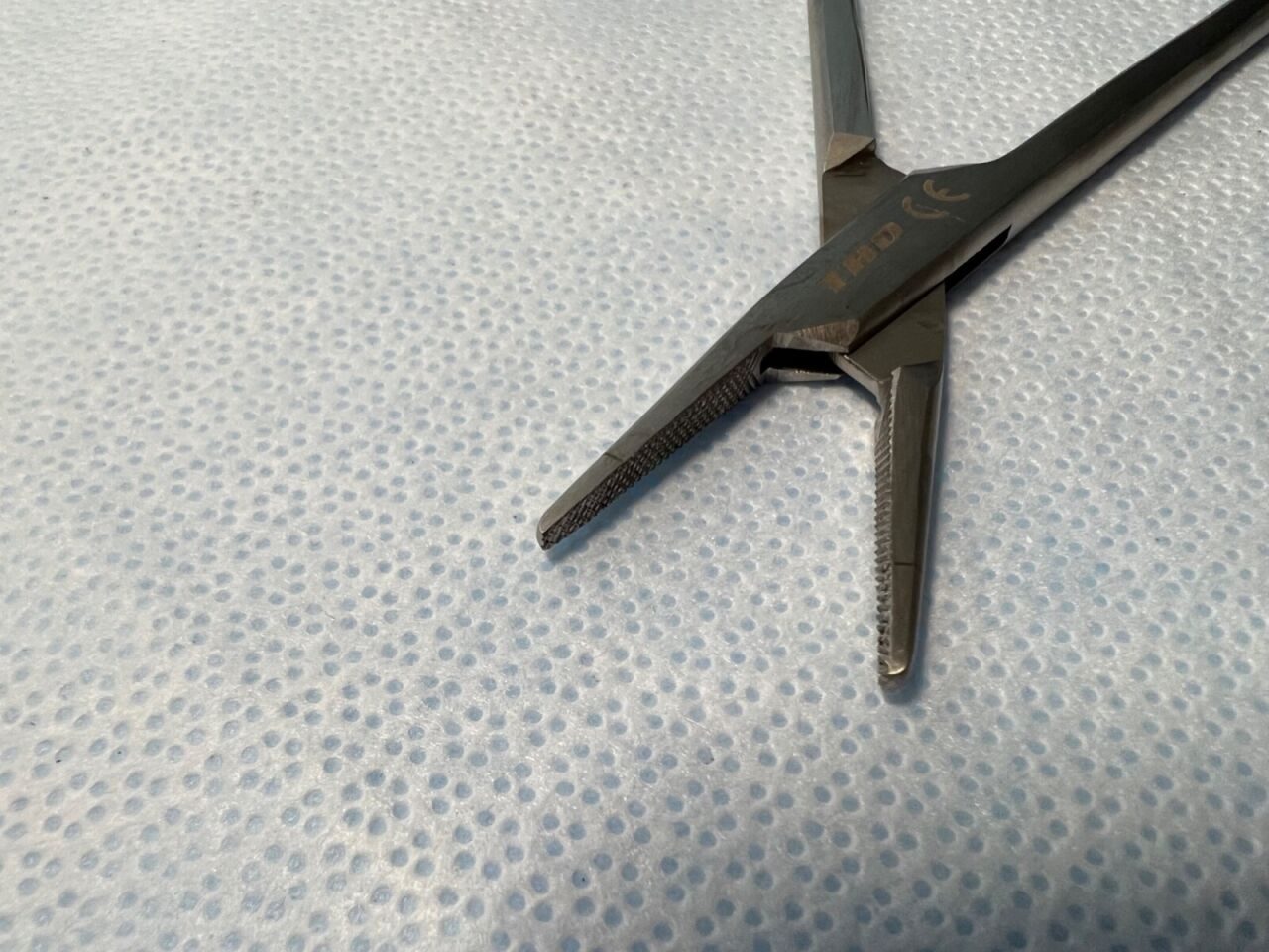 THD  Surgical Needle Holders Serrated Tips 8" Length — photo 3