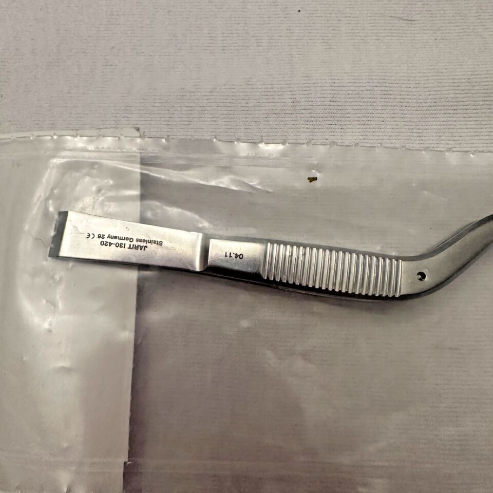INTEGRA 130-420 Cushing Forceps Tissue Serrated Handle Scraper End Bayonet — photo 4