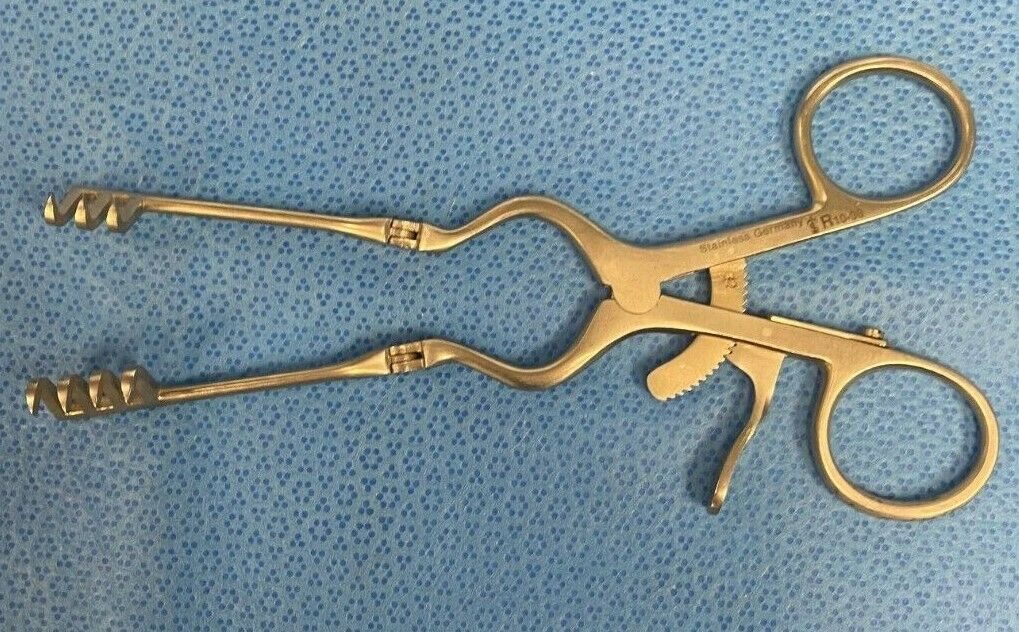 V. MUELLER SU3195 Beckman Retractor Hinged Arms 3 X 4 Sharp Prongs 6-3/4"